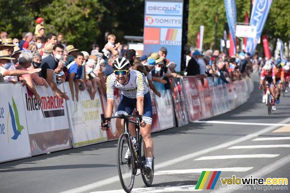 arrivee-5e-etape-2021-poitiers-clement-carisey